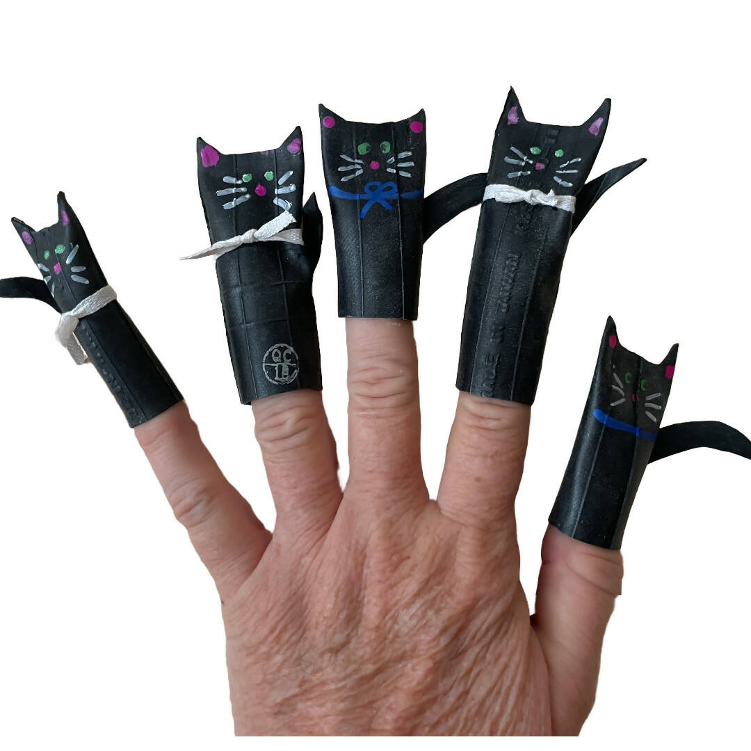 Lorna M Designs - Kitty Finger Puppet