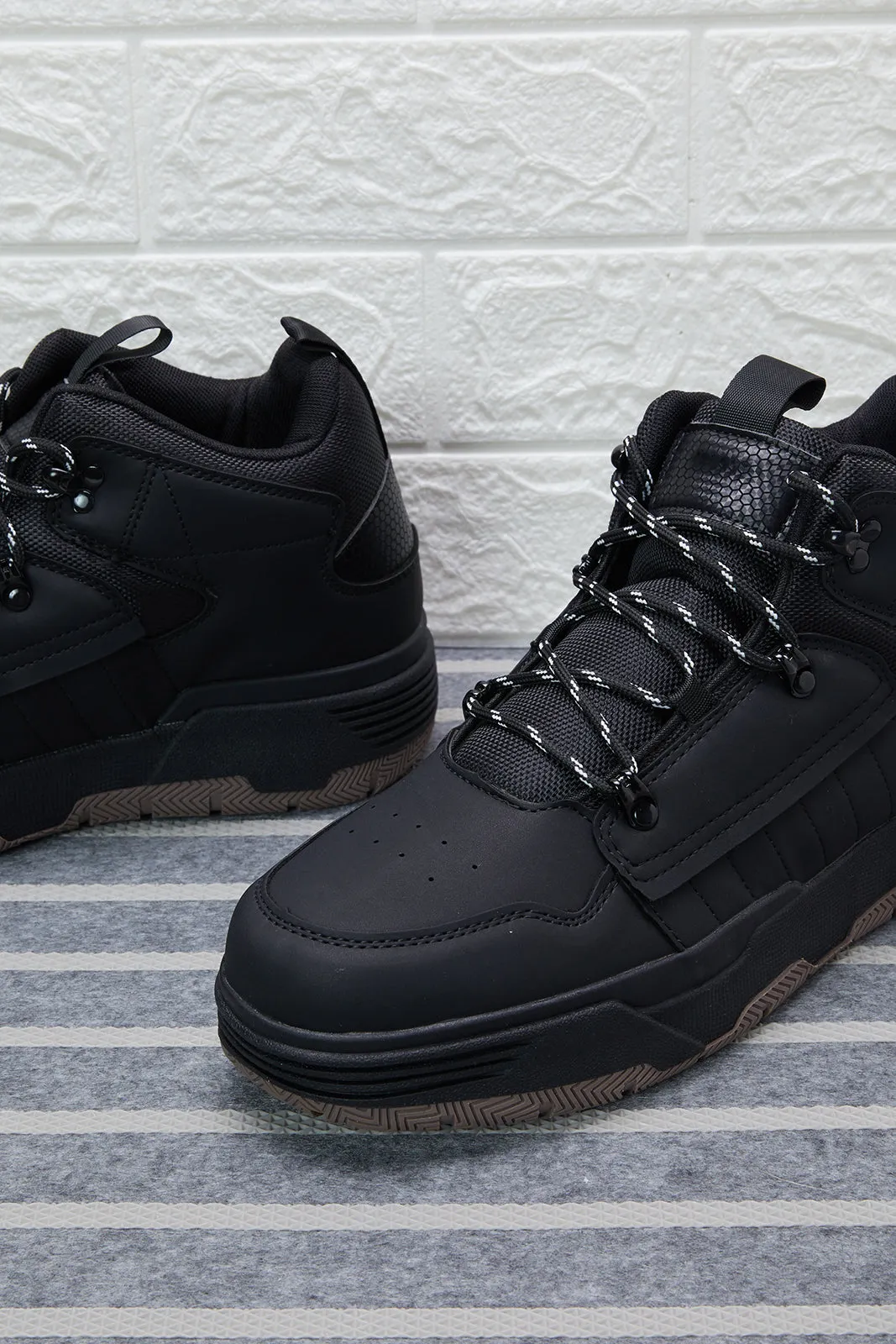 Men Black Material Block High-top Sneakers