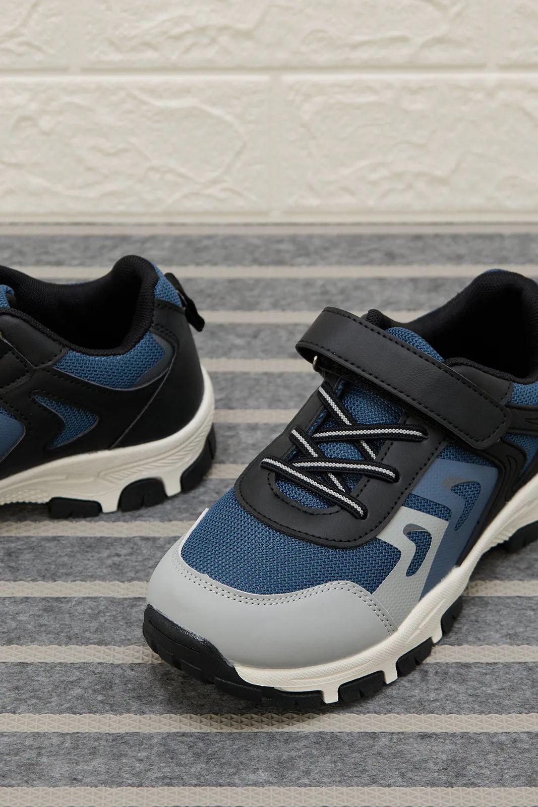 Senior Boys Navy And Grey Color Block Sneakers