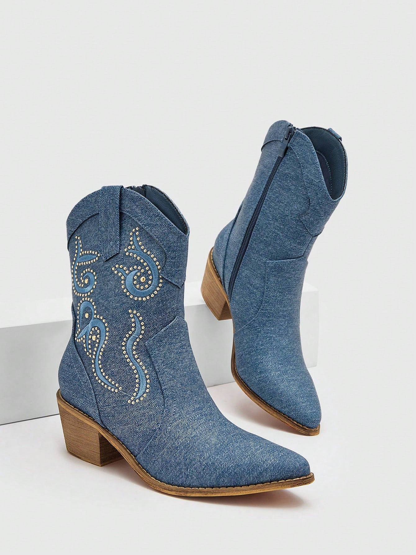 Women Embroidery Detail Outdoor Chunky Heeled Fashion Boots, Fashionable Western Boots For